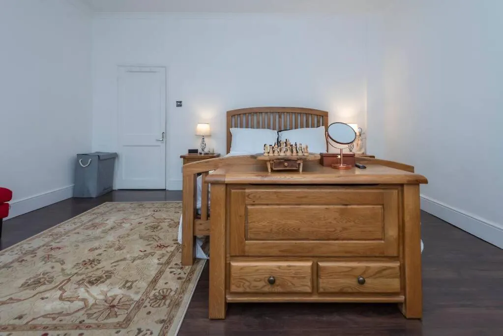 Stunning 3-Bed House Apartment London