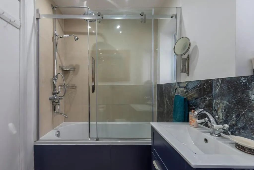 Stunning 3-Bed House Apartment London