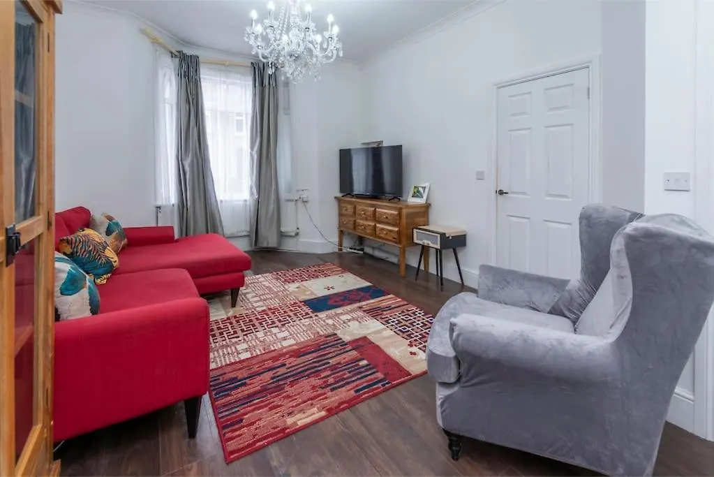 Stunning 3-Bed House Apartment London