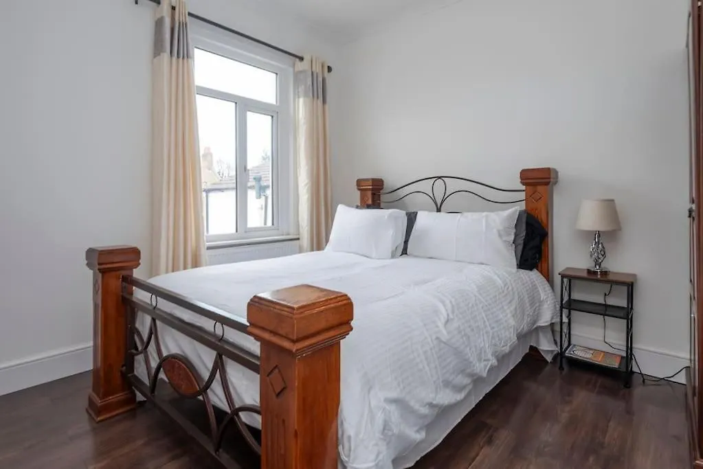 Stunning 3-Bed House Lägenhet London 0*,
