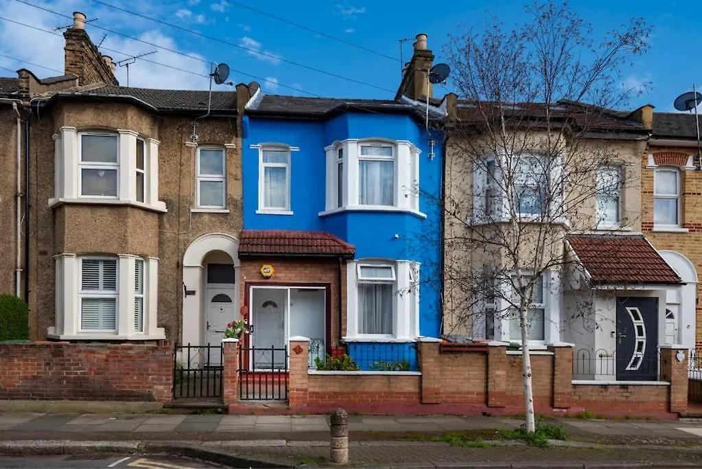 Stunning 3-Bed House Lägenhet London